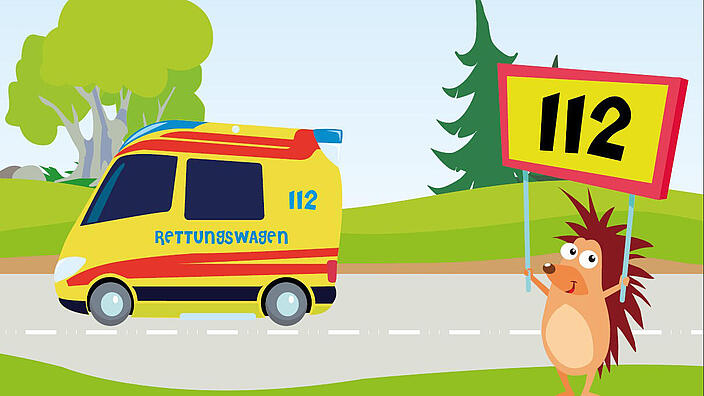 Ilustration mit einem Rettungswagen auf der Landstraße und einem Igel der ein 112 Schild im Vordergrund hält