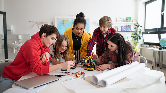 Schülergruppe in einem Workshop