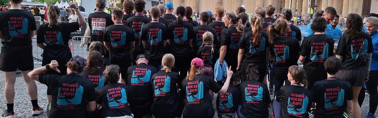 Lauftem des Vöbb vor dem Brandenburger Tor beim Firmenlauf