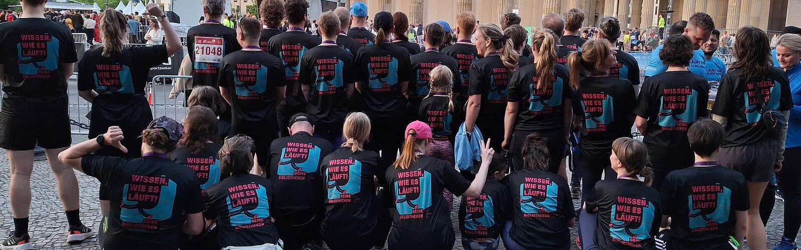 Lauftem des Vöbb vor dem Brandenburger Tor beim Firmenlauf