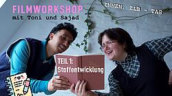 Zwei Personen auf einem Foto mit Buch in der Hand