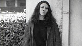 Schwarz-weiß Foto von Yona Wallach