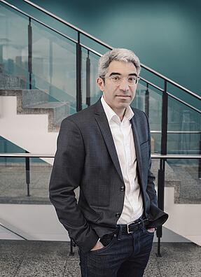 Portraitfoto von Dr. Jonas Fansa