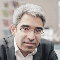 Portraitfoto von Dr. Jonas Fansa