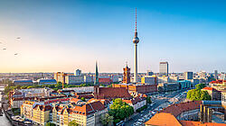 Berlin Skyline mit Nikolaiviertel, Berliner Dom und Fernsehturm